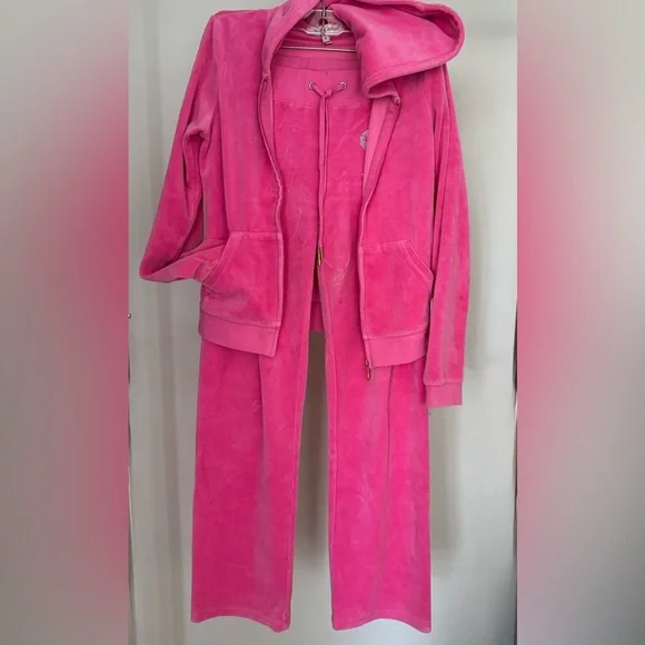 Iconic Juicy Couture velour tracksuit in a stunning pink shade 💕 - Picture 4 of 16
